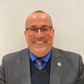 Staff member Jeffrey from ID_828623