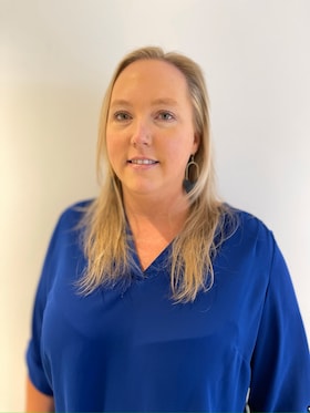 Staff member Brookes from ID_0dcd52