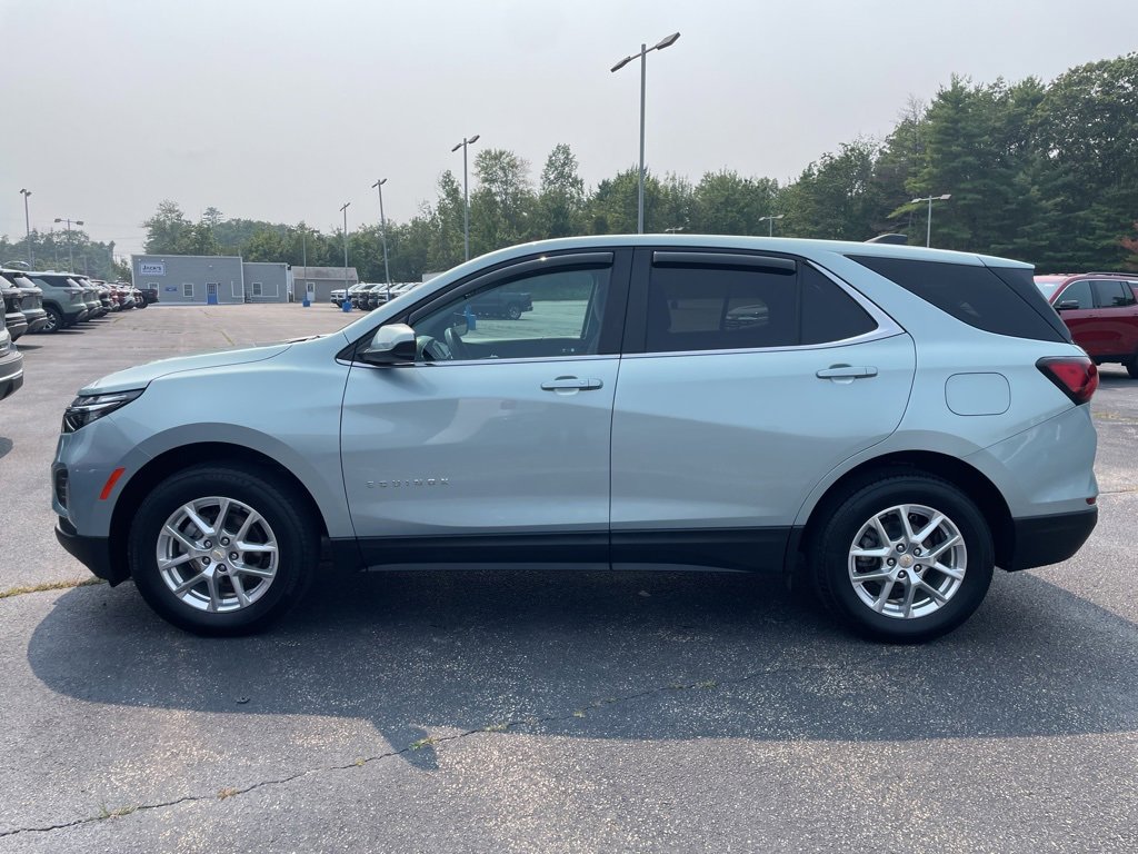 2022 Chevrolet Equinox LT photo 2