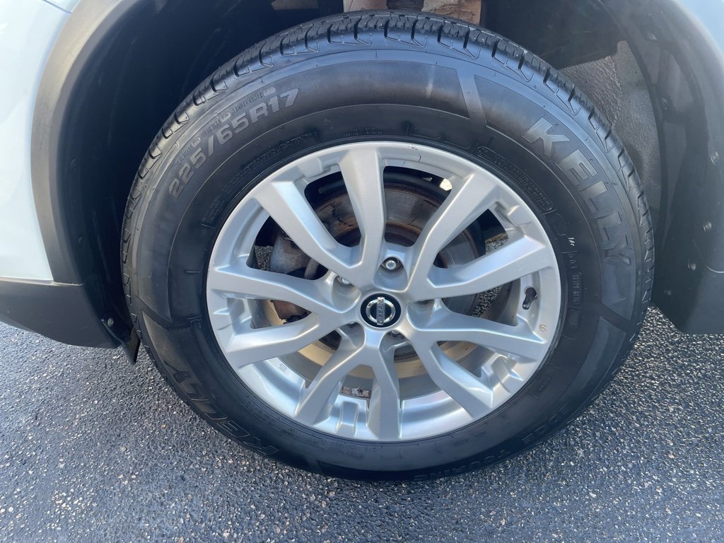 2017 Nissan Rogue SV photo 4