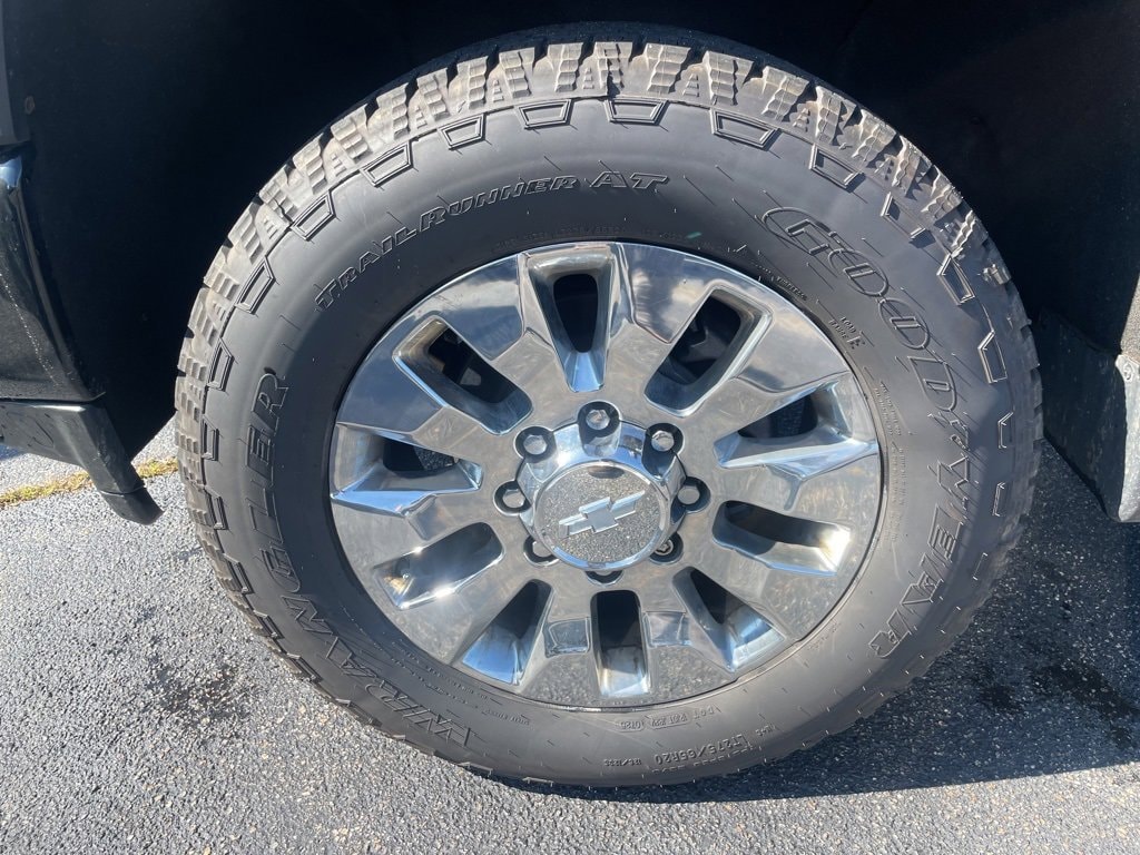 2023 Chevrolet Silverado 2500HD High Country photo 4