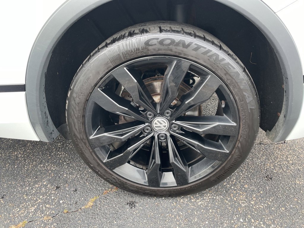 2021 Volkswagen Tiguan R-Line Black SEL photo 4