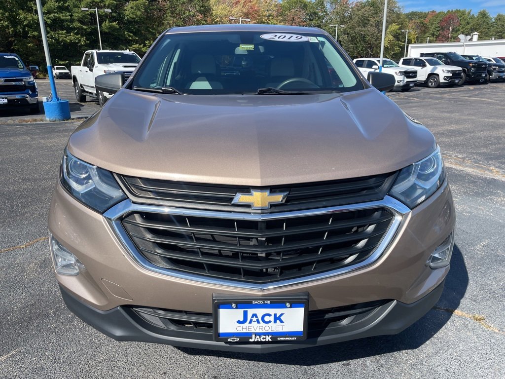 2019 Chevrolet Equinox LS photo 2