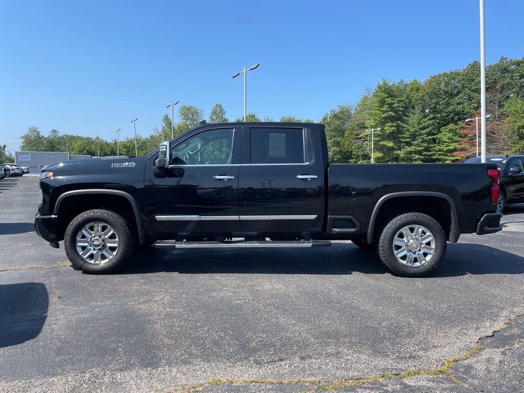 2024 Chevrolet Silverado 2500HD High Country photo 2