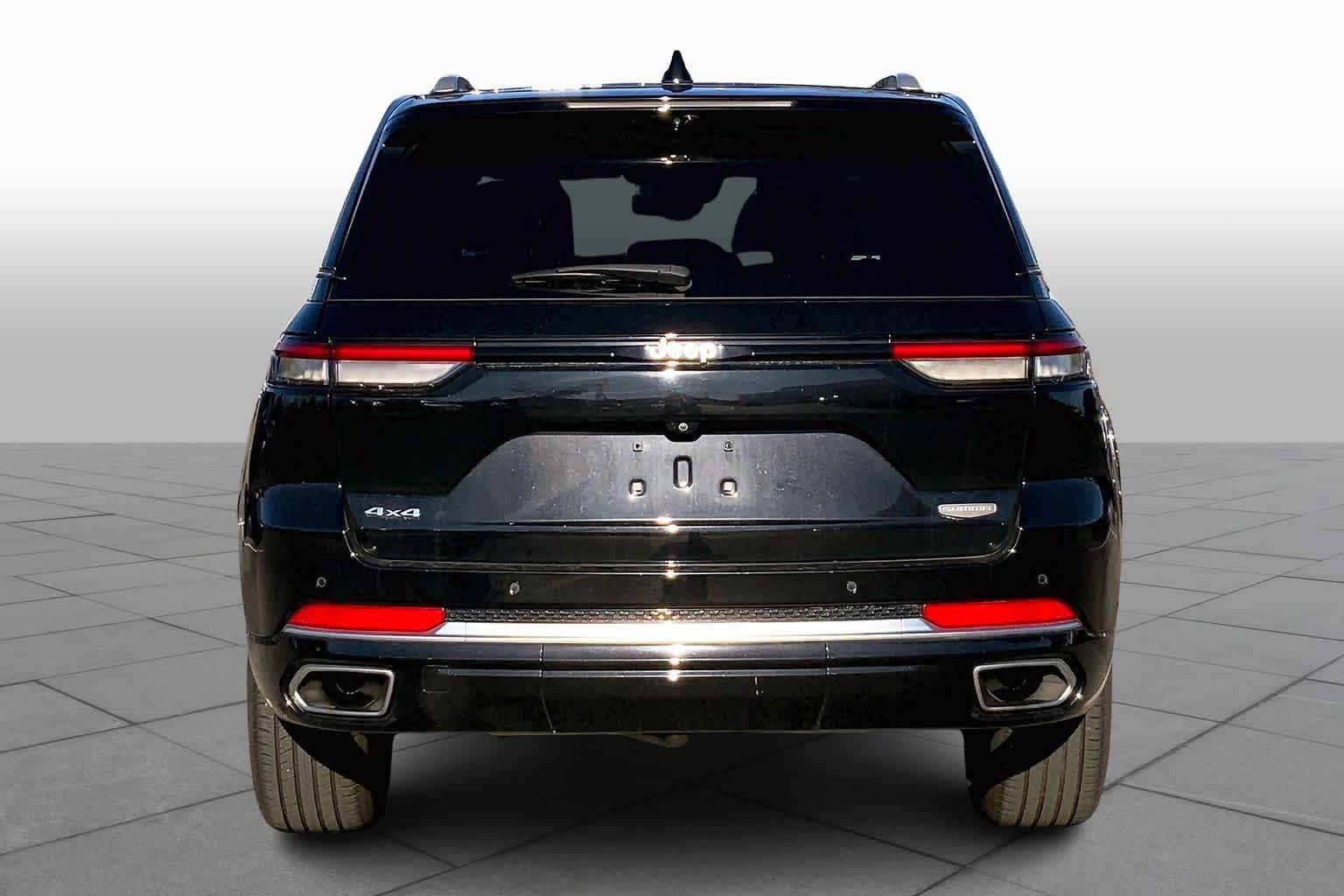2023 Jeep Grand Cherokee Summit Reserve photo 3