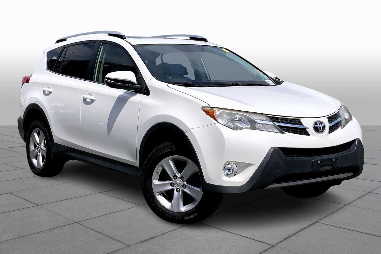 2014 Toyota RAV4 XLE photo 2