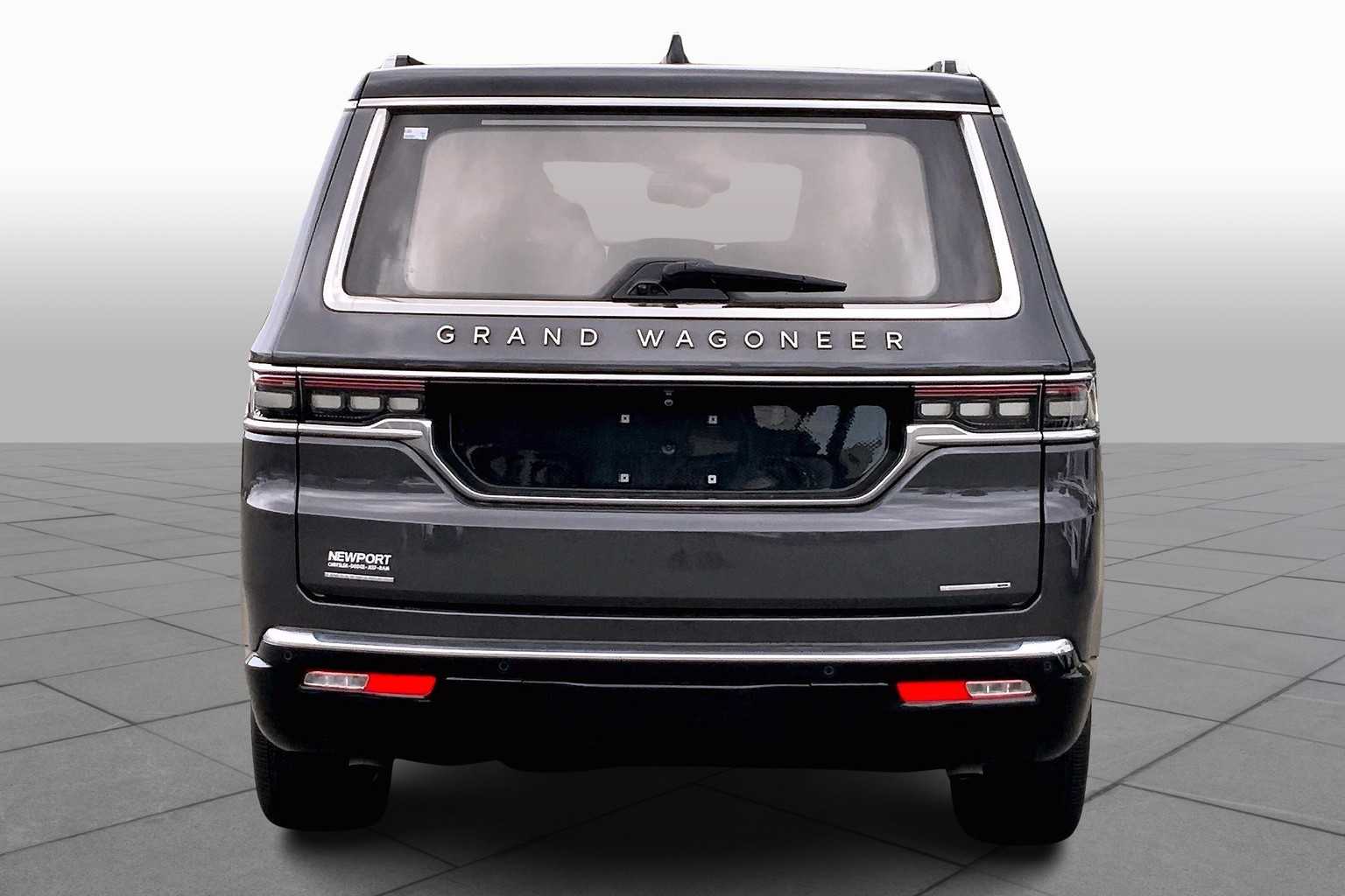 2022 Jeep Grand Wagoneer III photo 3