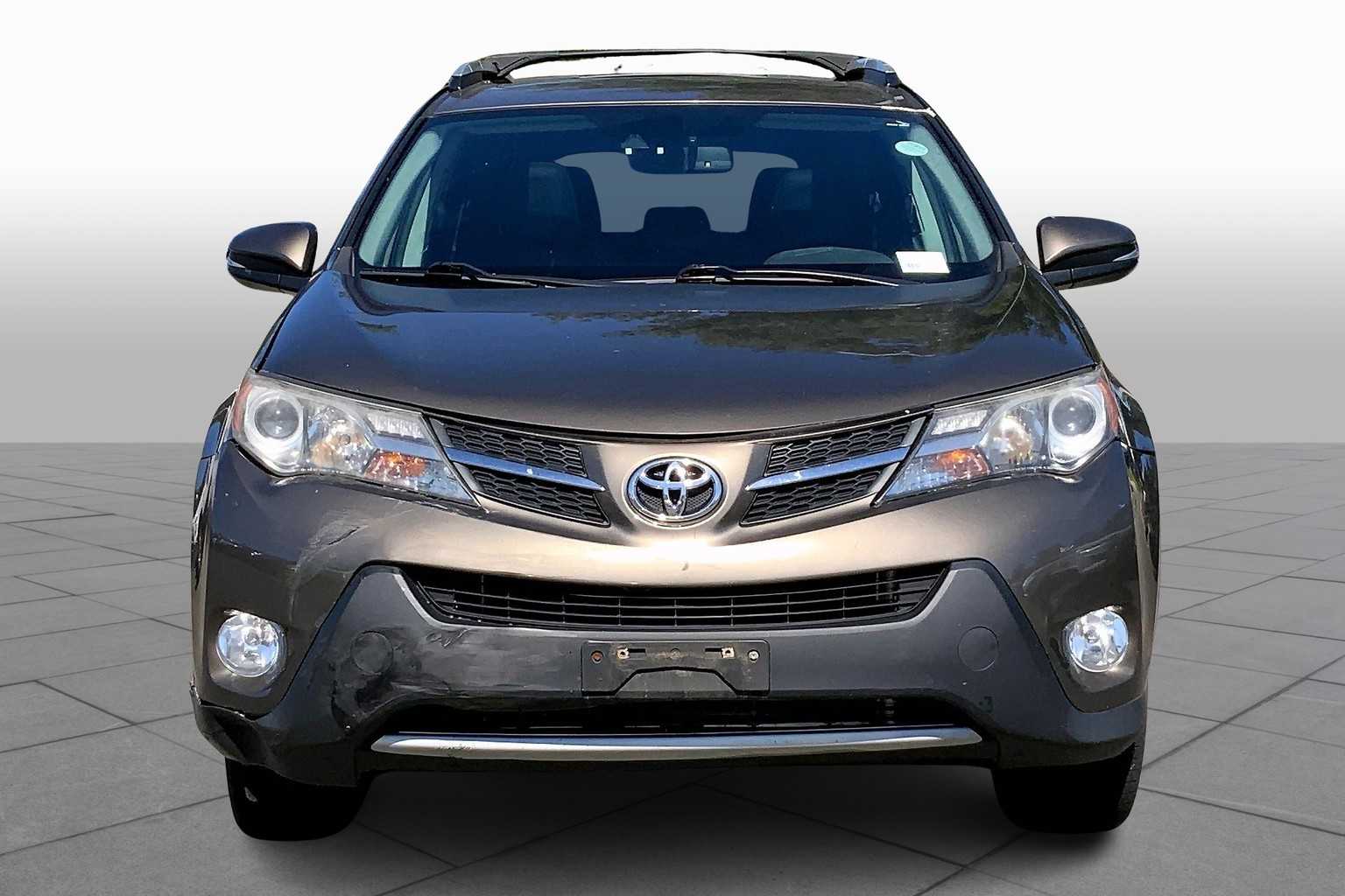 2015 Toyota RAV4 Limited photo 3