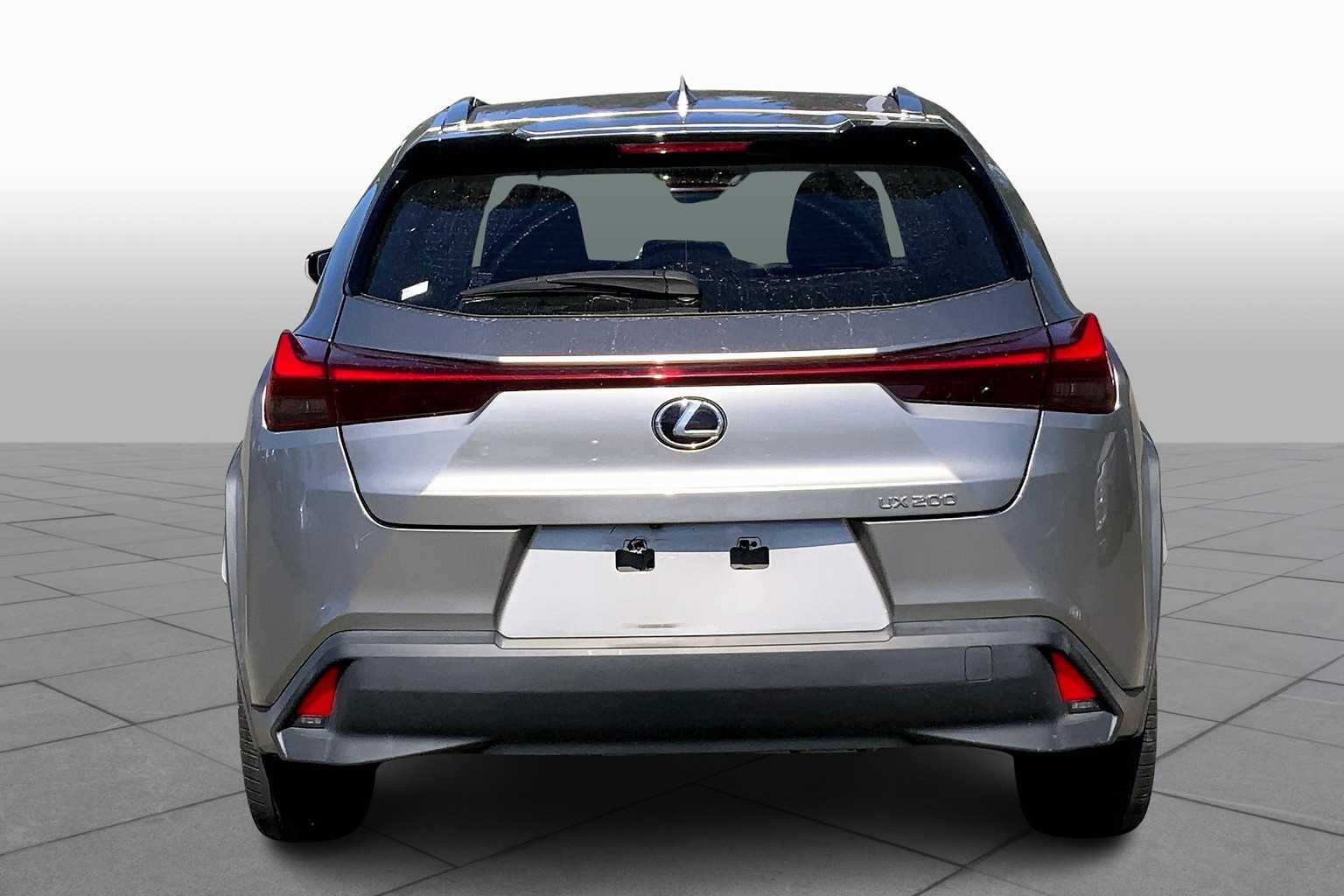 2022 Lexus UX 200 photo 4