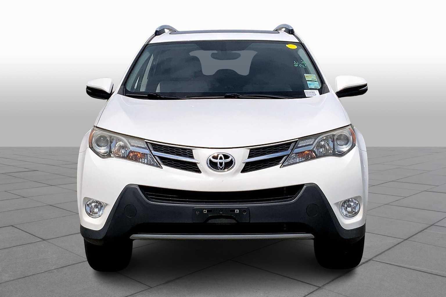 2014 Toyota RAV4 XLE photo 3