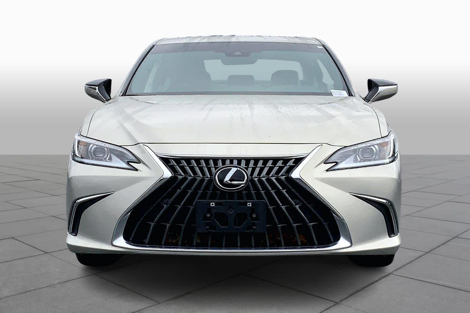 2024 Lexus ES photo 3