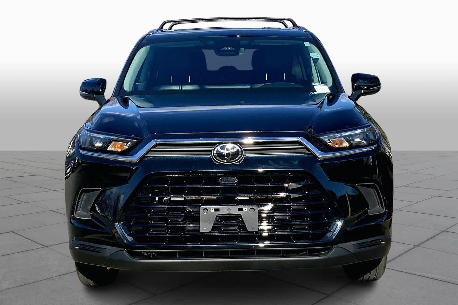 2024 Toyota Highlander Hybrid XLE photo 3