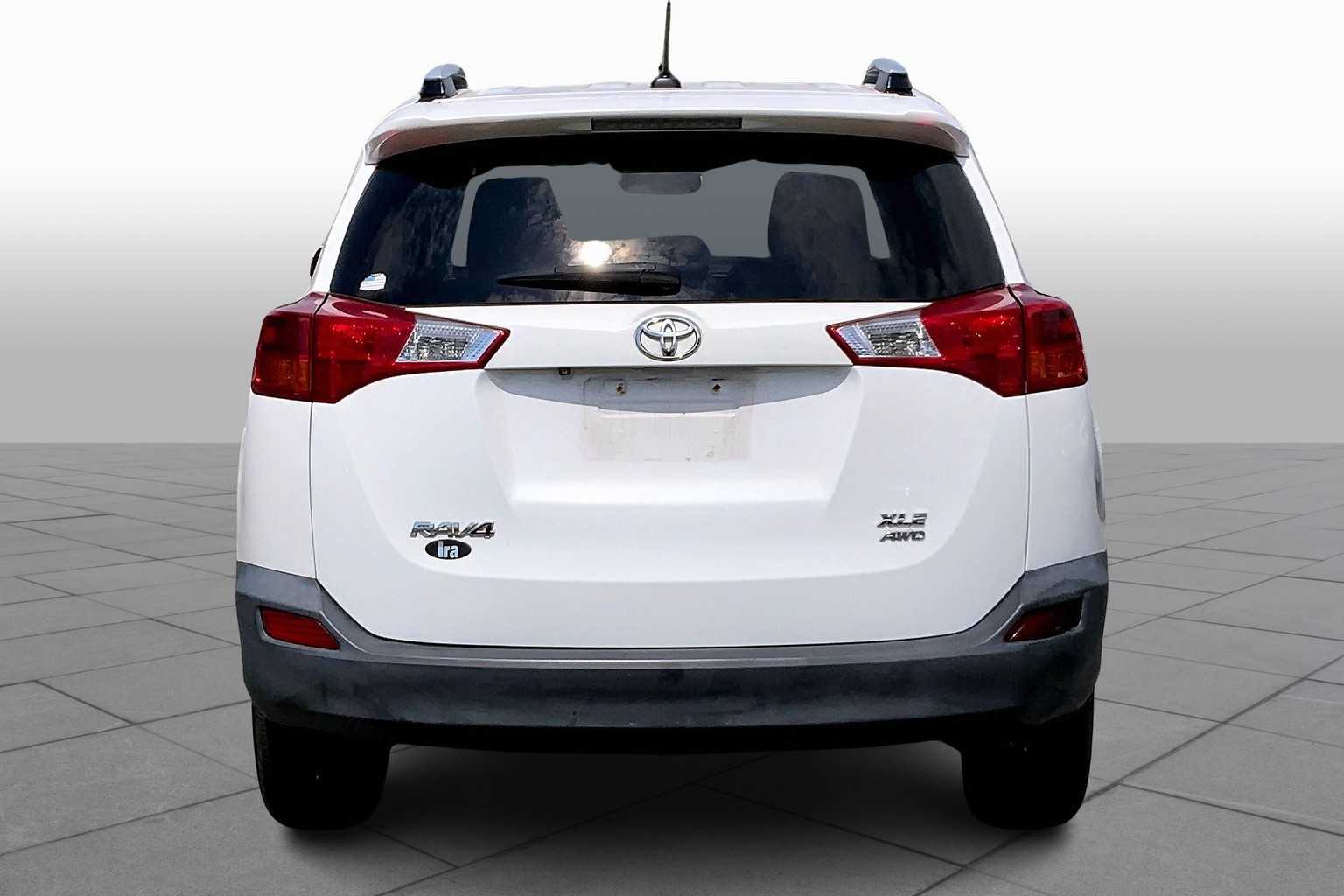 2014 Toyota RAV4 XLE photo 4