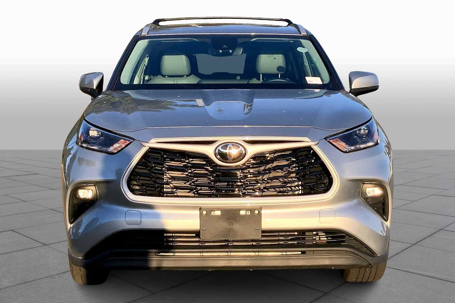 2023 Toyota Highlander XLE photo 2