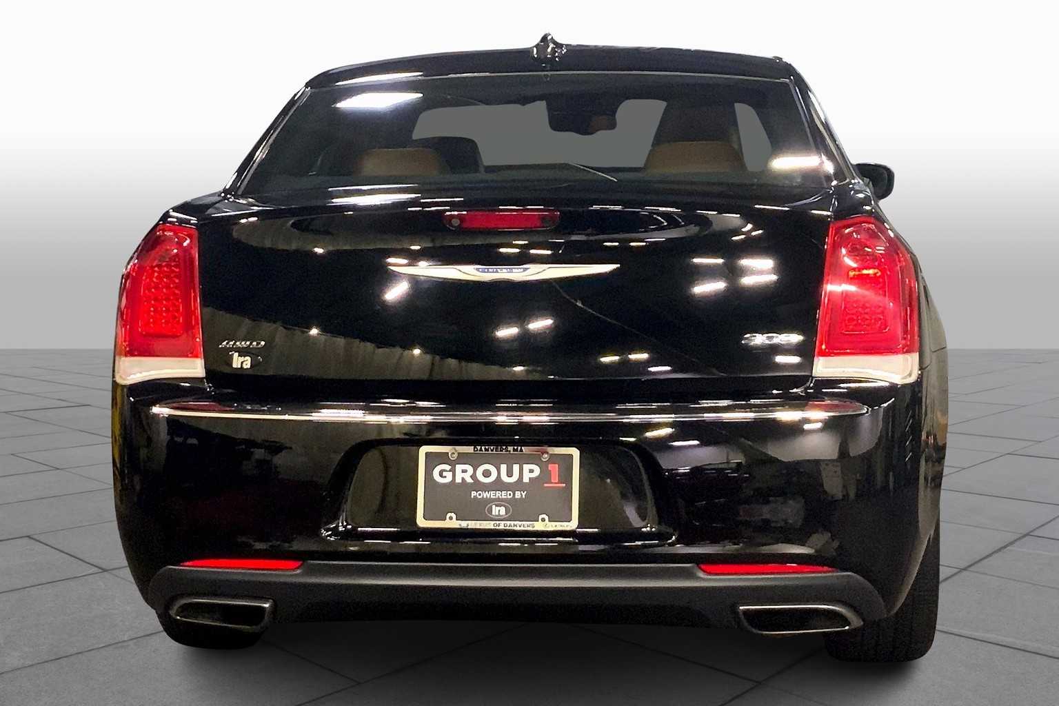 2018 Chrysler 300 Limited photo 4