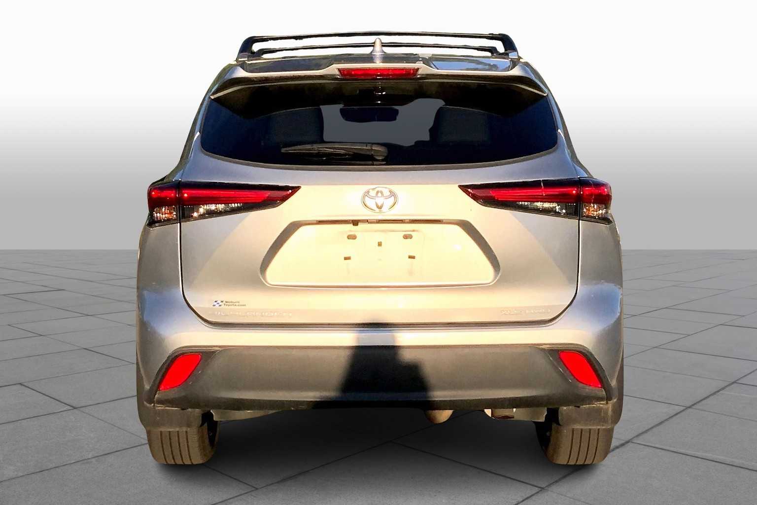 2023 Toyota Highlander XLE photo 3