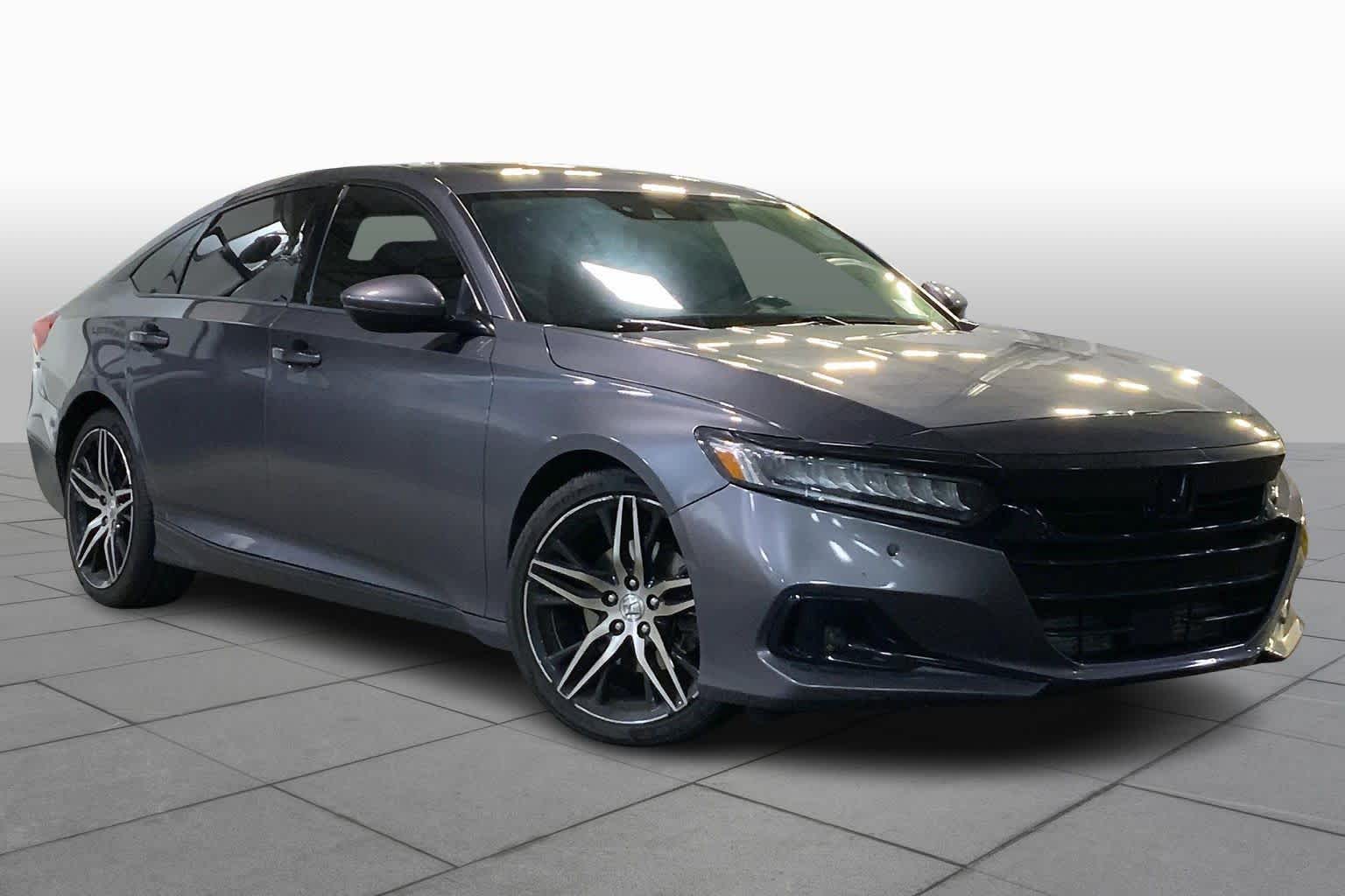2022 Honda Accord Touring photo 2