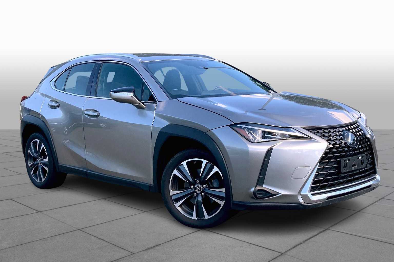 2022 Lexus UX 200 photo 2