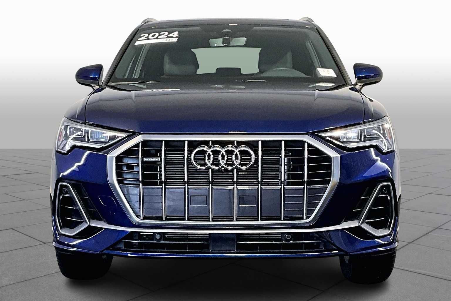 2024 Audi Q3 S line Premium Plus 45 TFSI photo 2