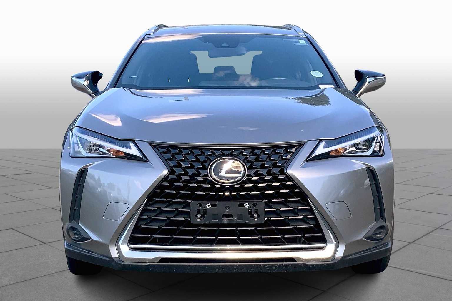 2022 Lexus UX 200 photo 3