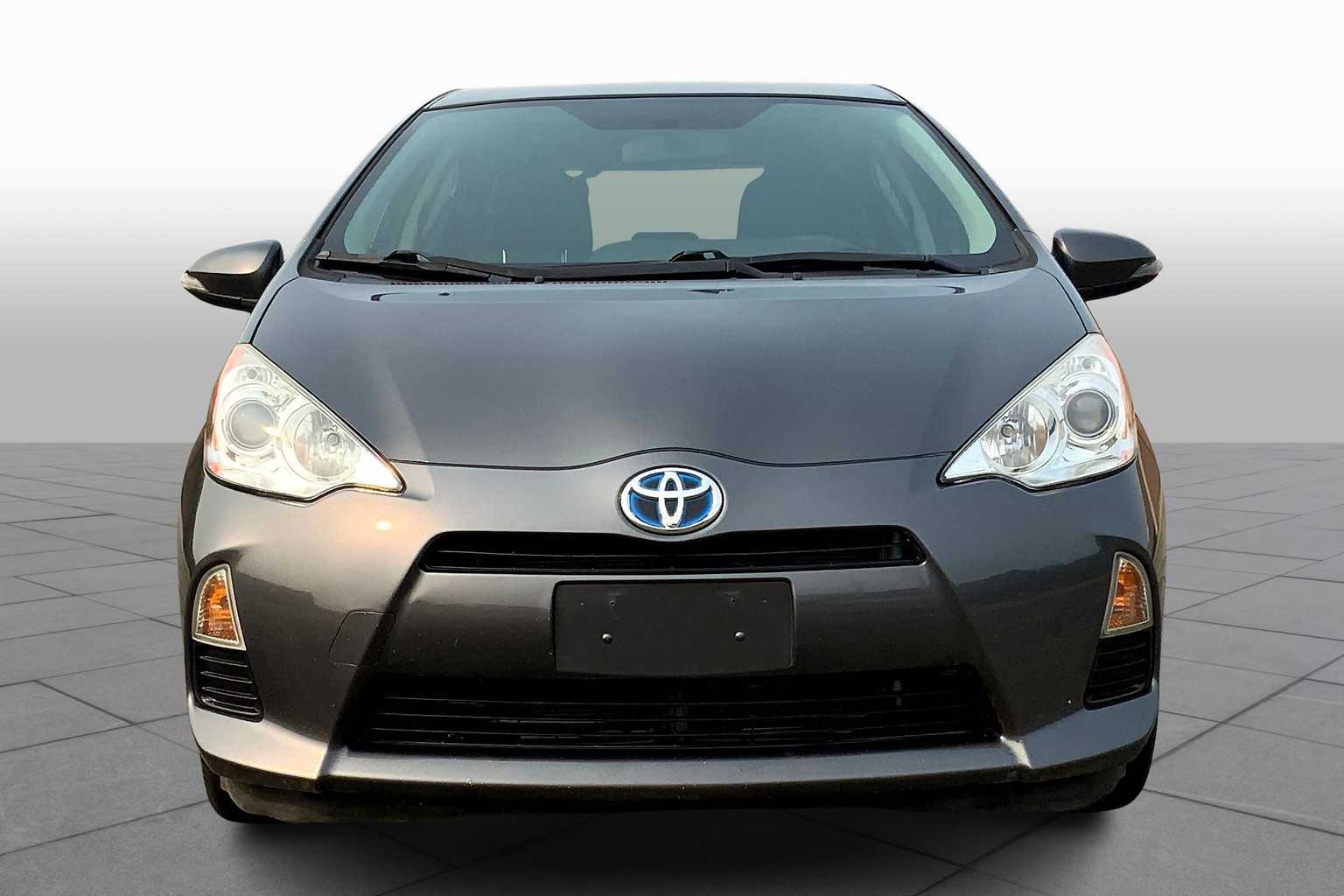 2014 Toyota Prius C Two photo 3