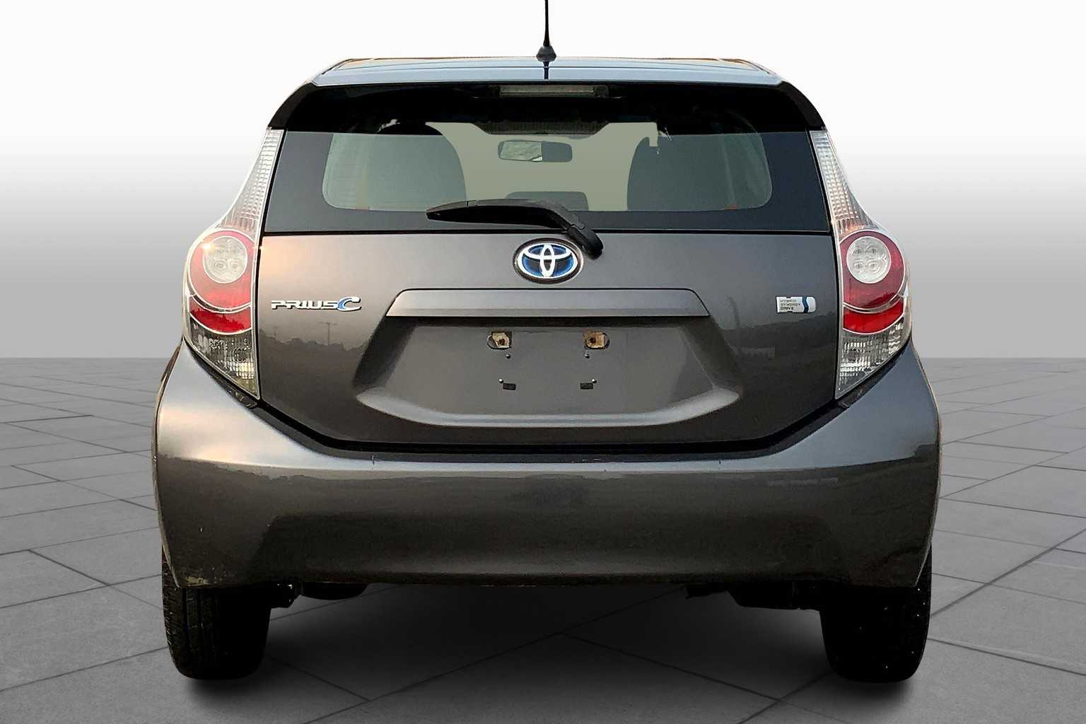 2014 Toyota Prius C Two photo 4