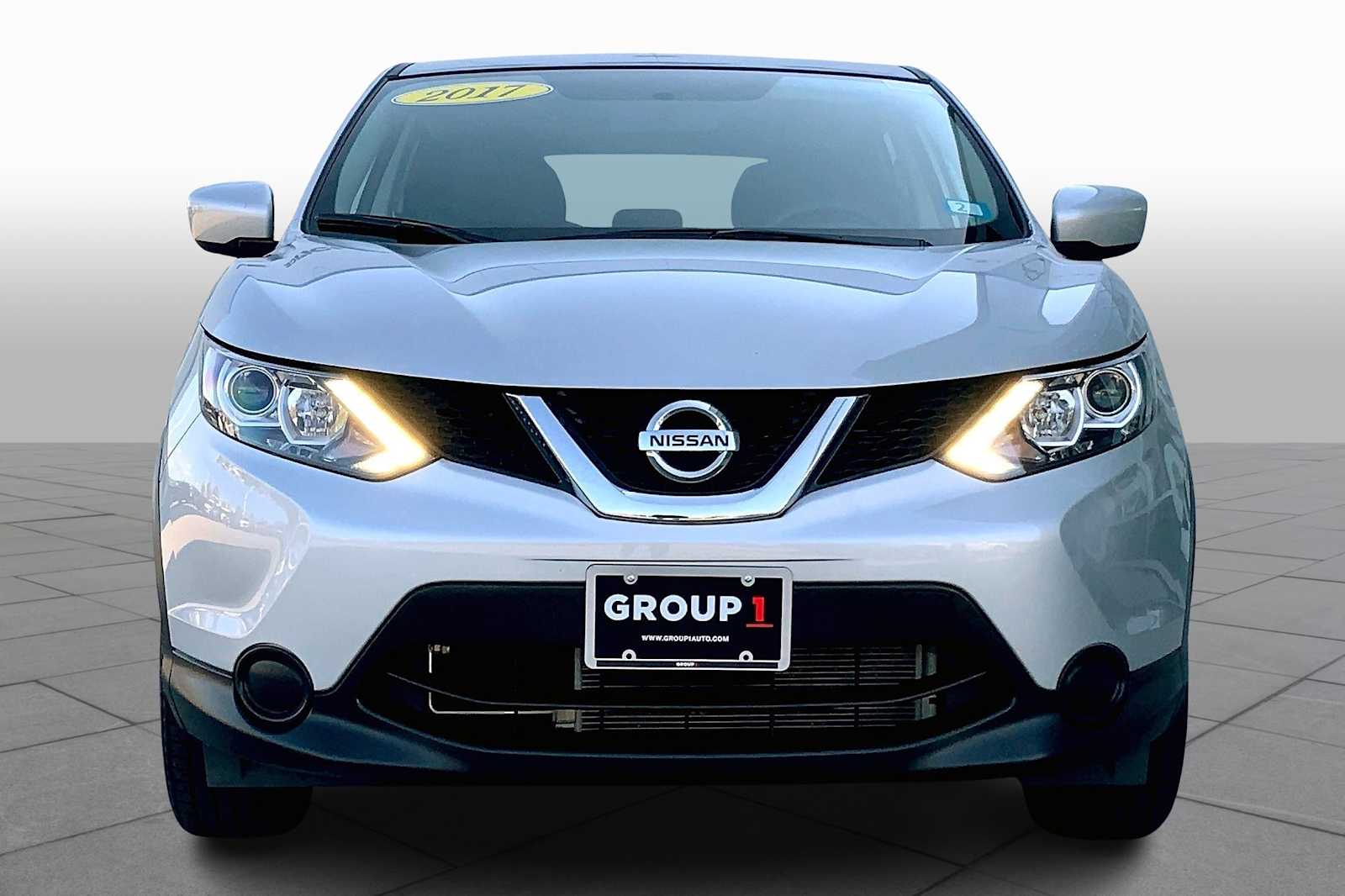 2017 Nissan Rogue Sport S photo 3