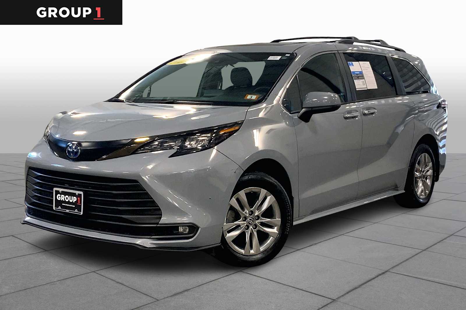 2023 Toyota Sienna Woodland Edition's photo