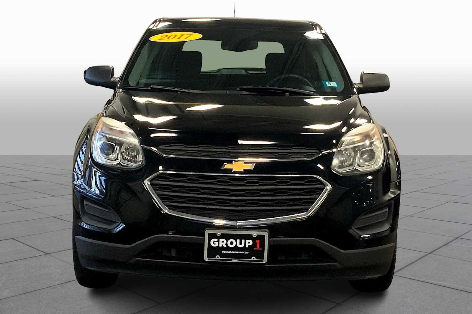 2017 Chevrolet Equinox LS photo 3