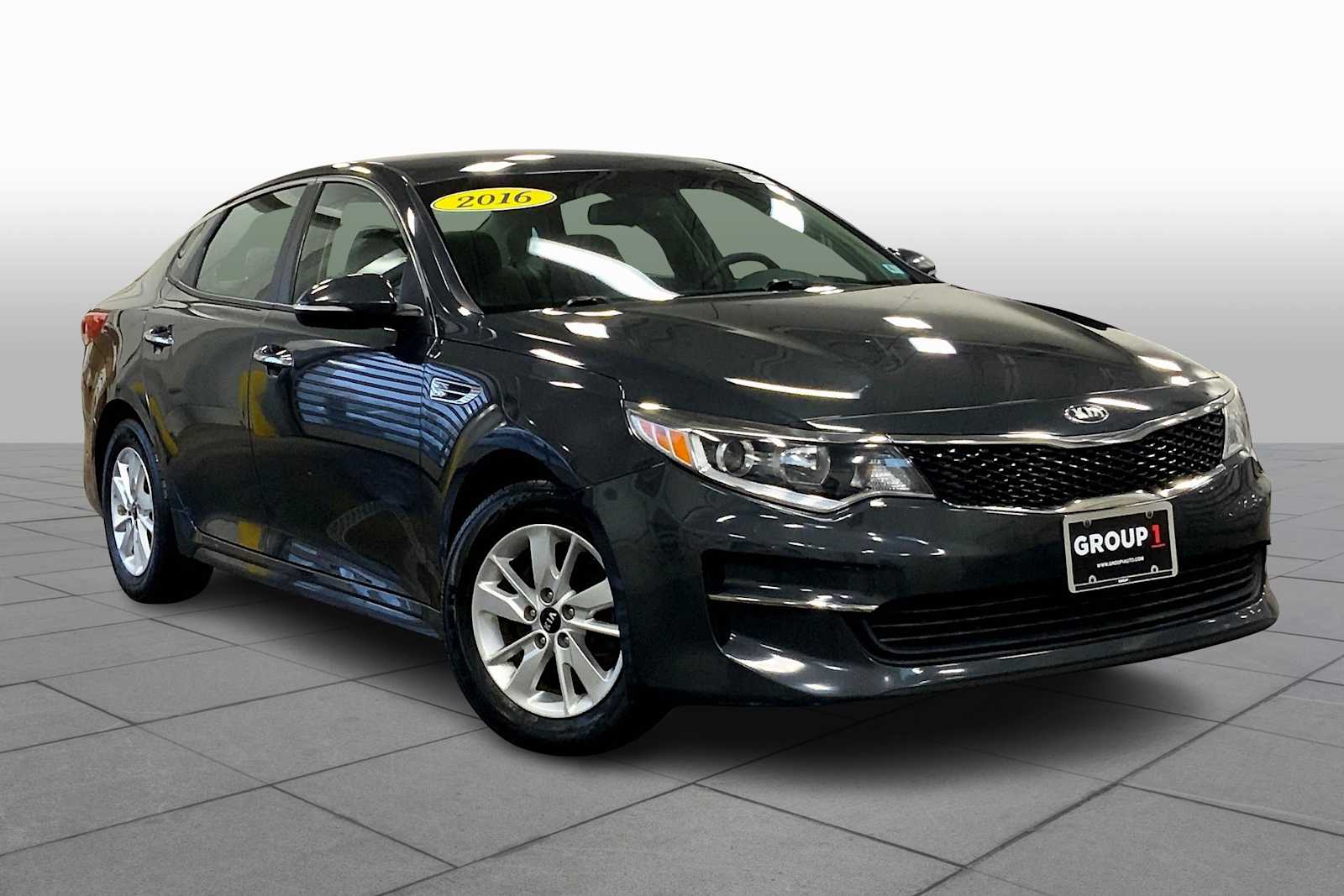 2016 Kia Optima LX photo 2