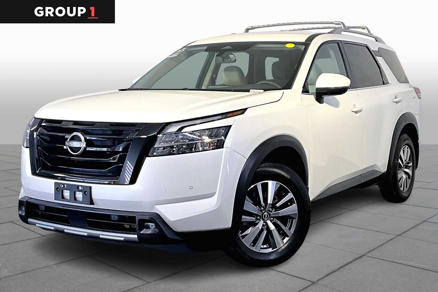 2022 Nissan Pathfinder SL's photo