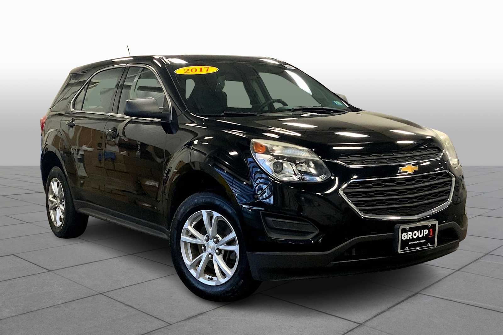 2017 Chevrolet Equinox LS photo 2