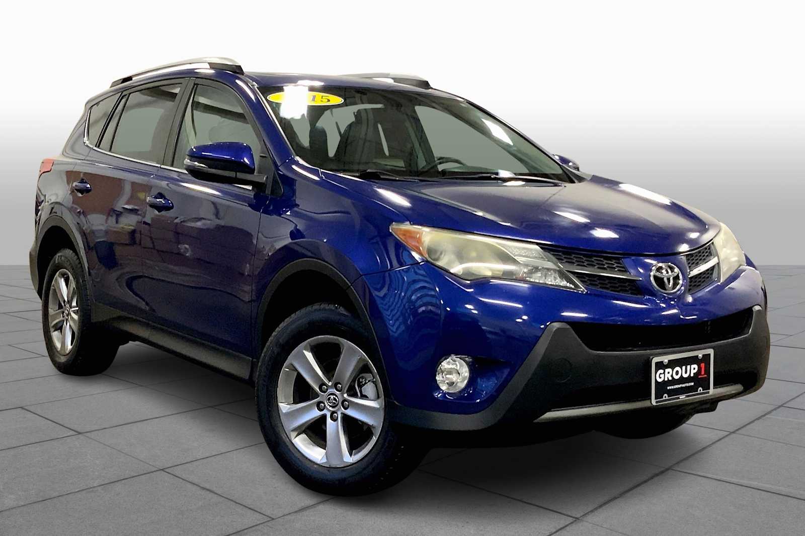 2015 Toyota RAV4 XLE photo 2