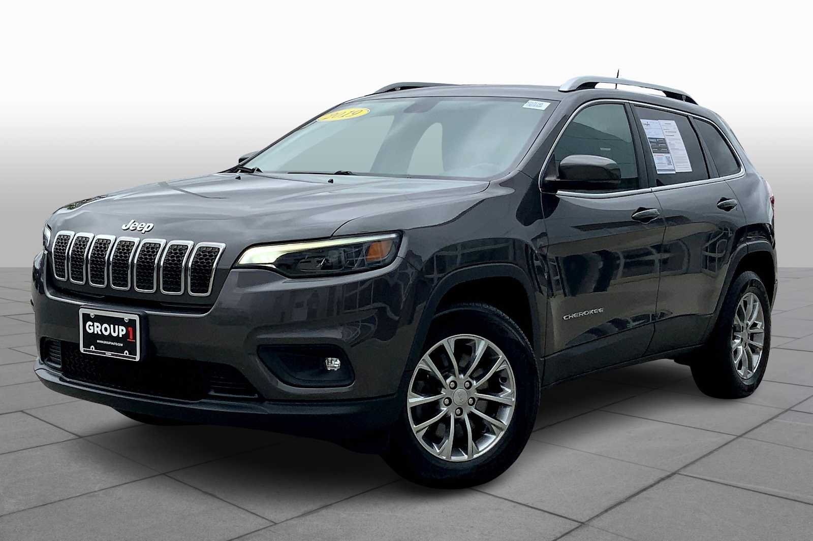 2019 Jeep Cherokee Latitude photo 2