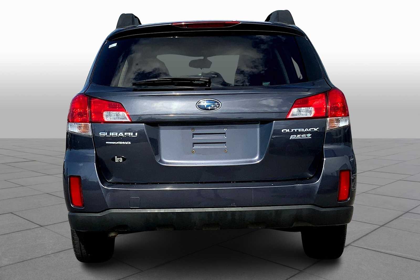 2010 Subaru Outback Premium 2.5i photo 3