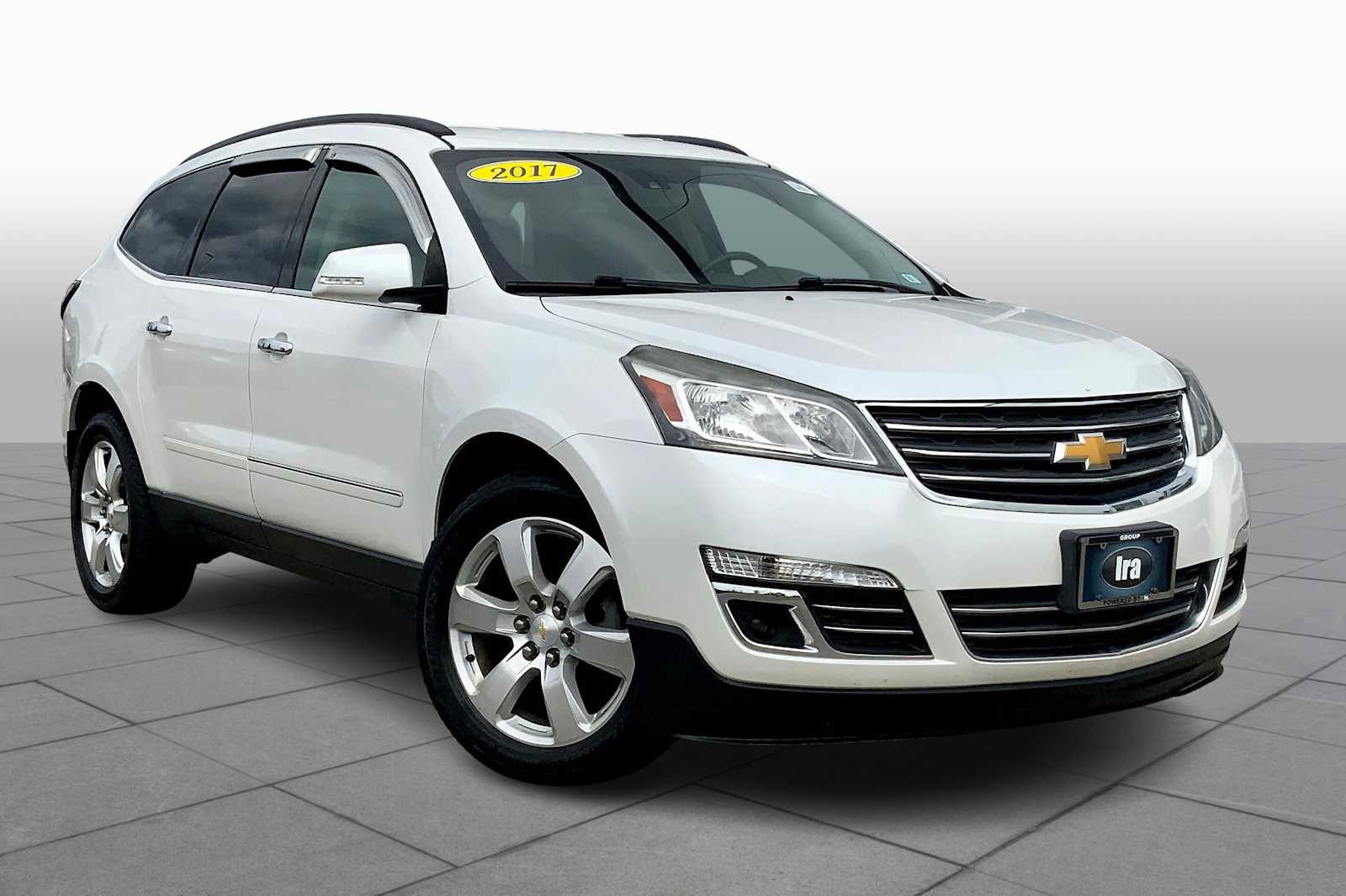 2017 Chevrolet Traverse Premier photo 2