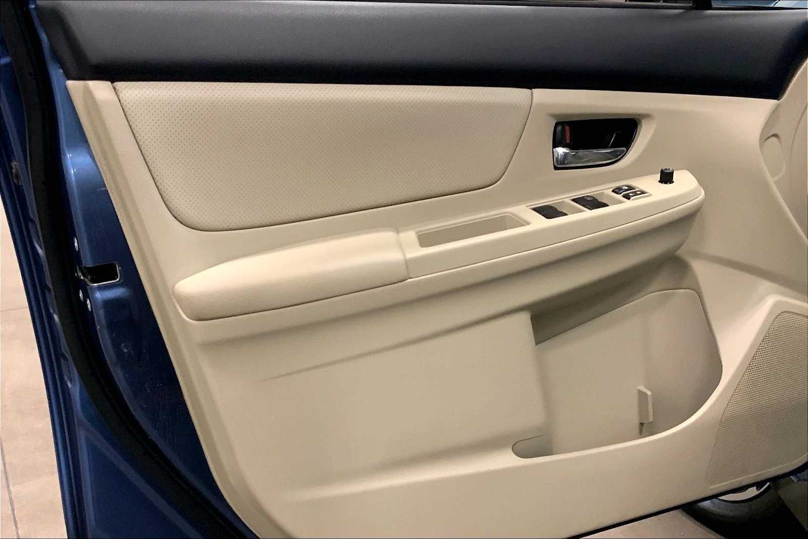 2014 Subaru Crosstrek Limited 2.0i photo 2