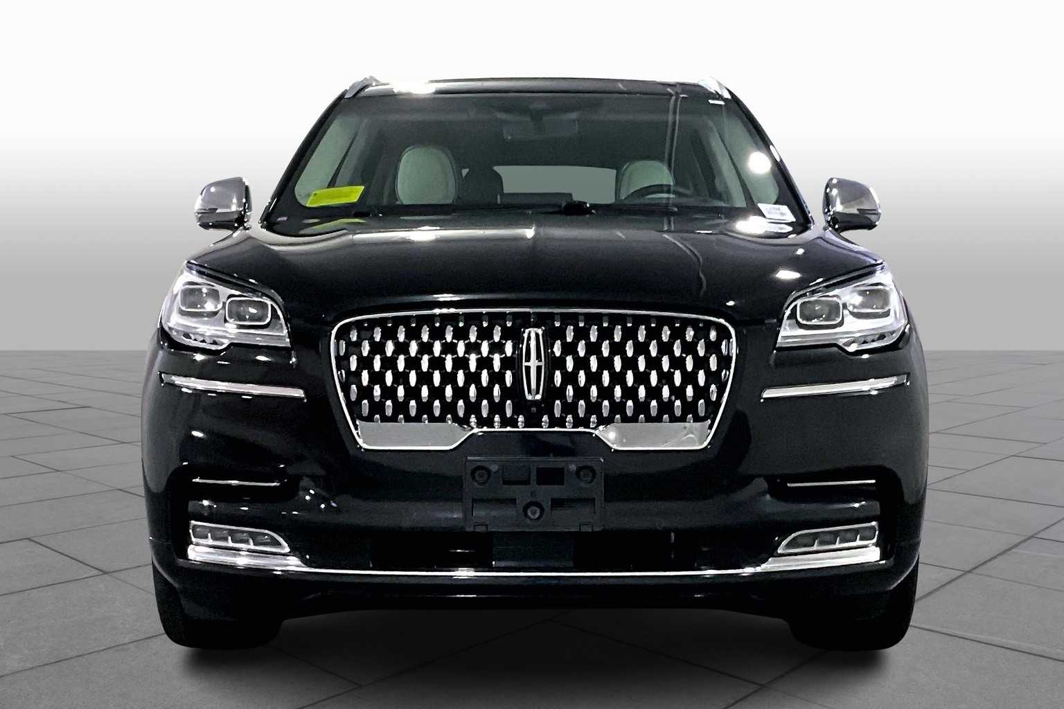 2020 Lincoln Aviator Black Label photo 3