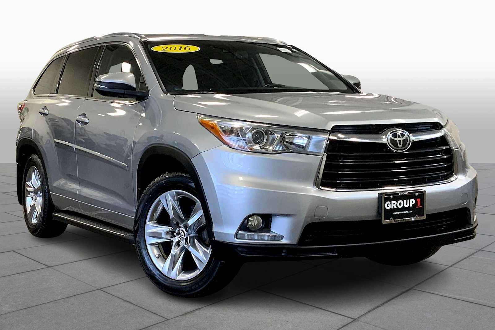 2016 Toyota Highlander Limited Platinum photo 2