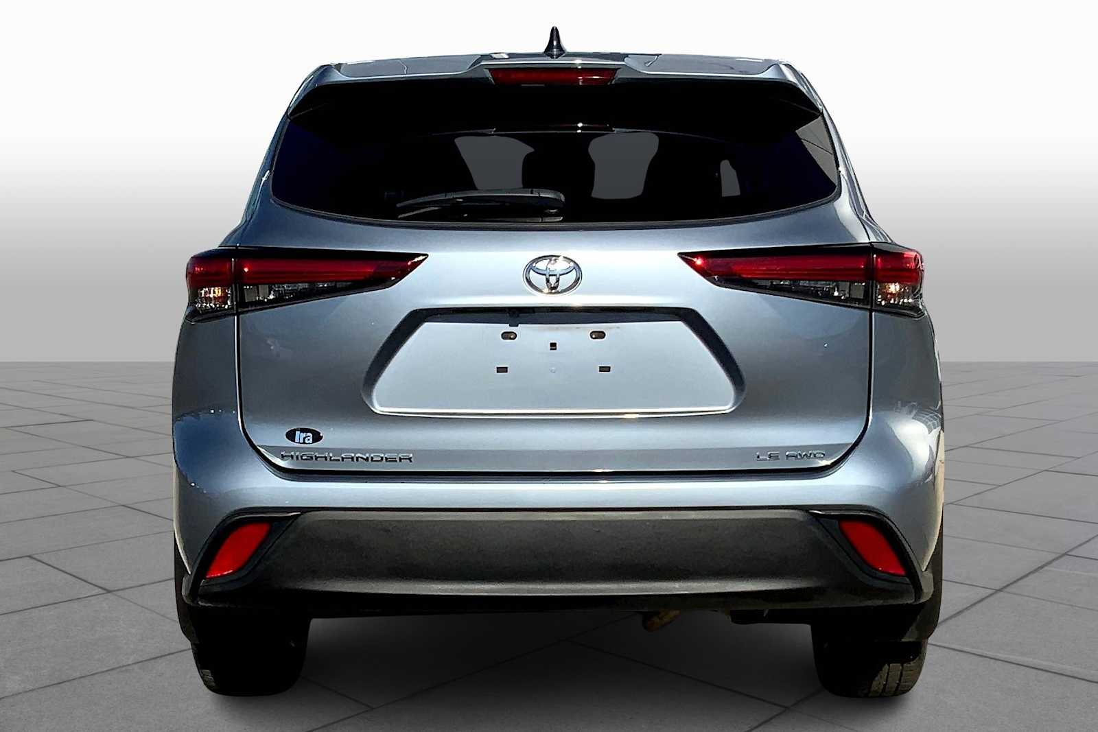 2023 Toyota Highlander LE photo 3
