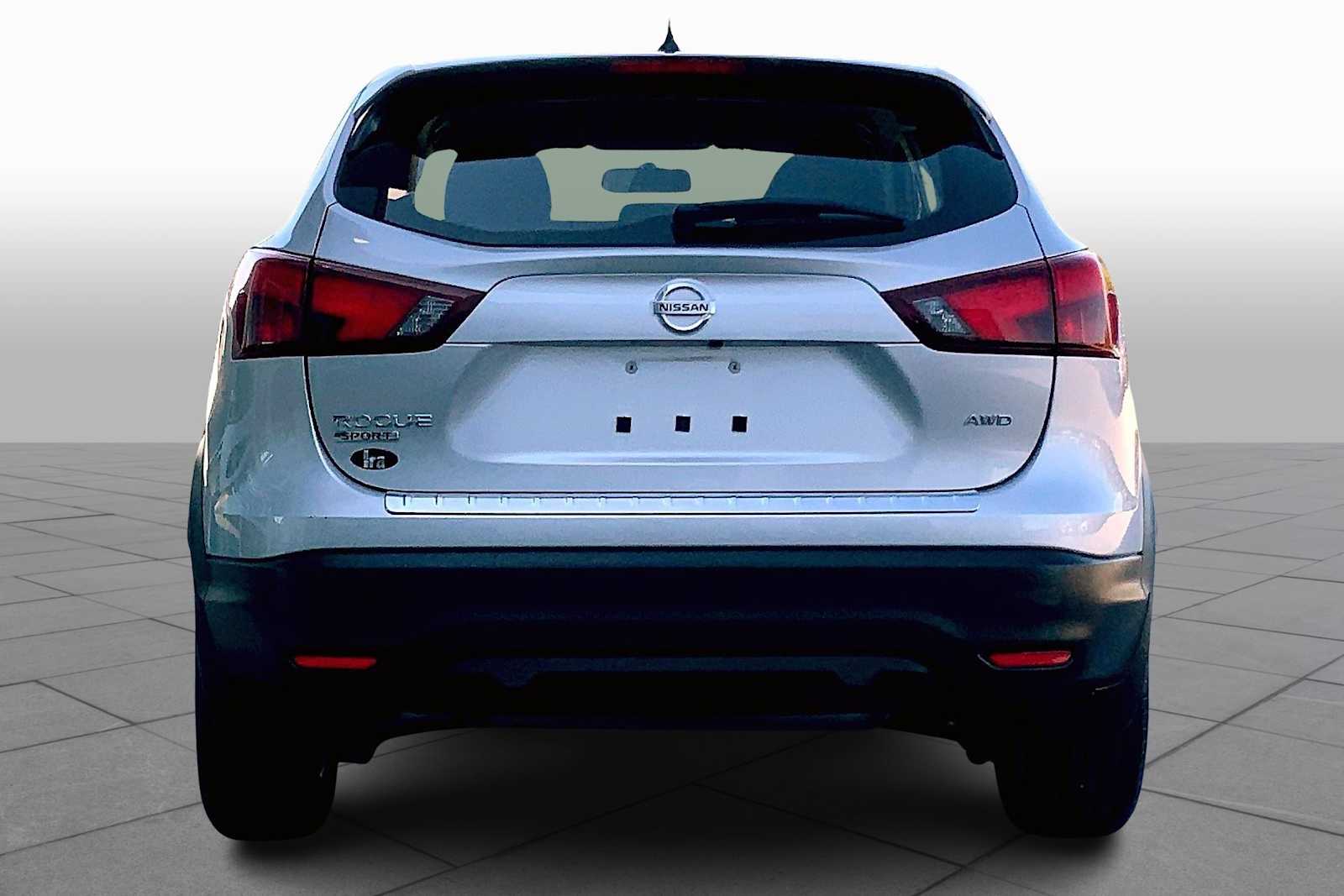 2017 Nissan Rogue Sport S photo 4