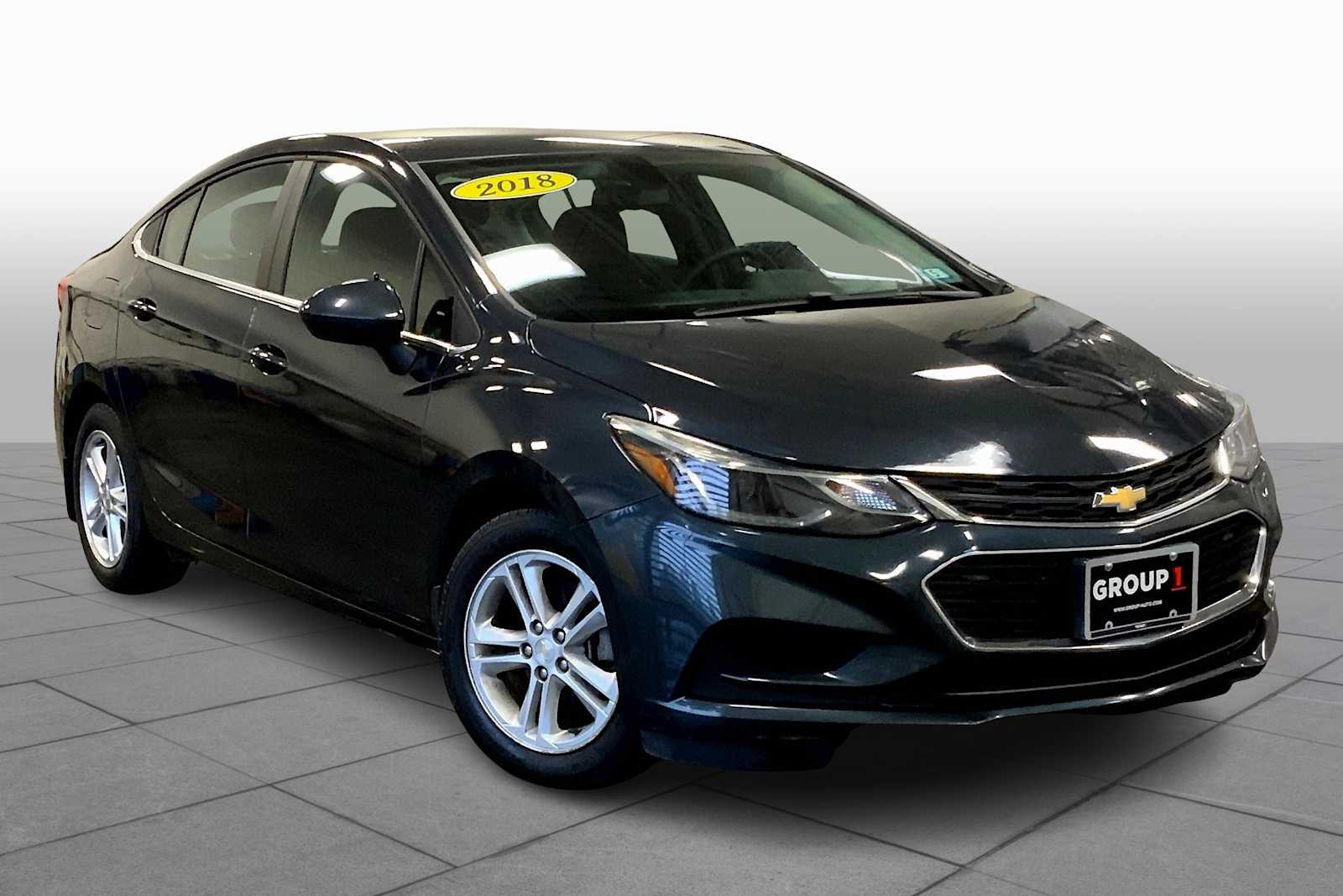 2018 Chevrolet Cruze LT photo 2