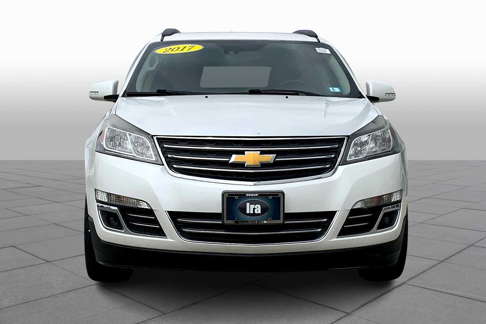2017 Chevrolet Traverse Premier photo 3