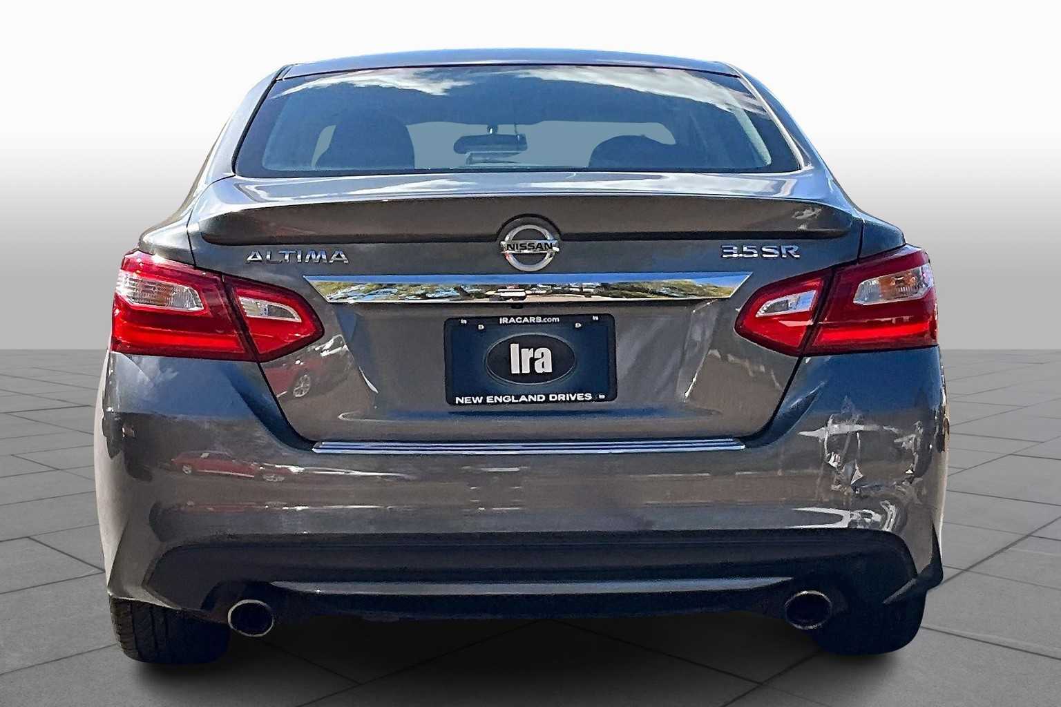 2016 Nissan Altima 3.5 SR photo 4