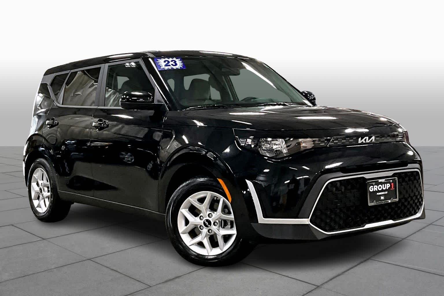 2023 Kia Soul LX photo 2