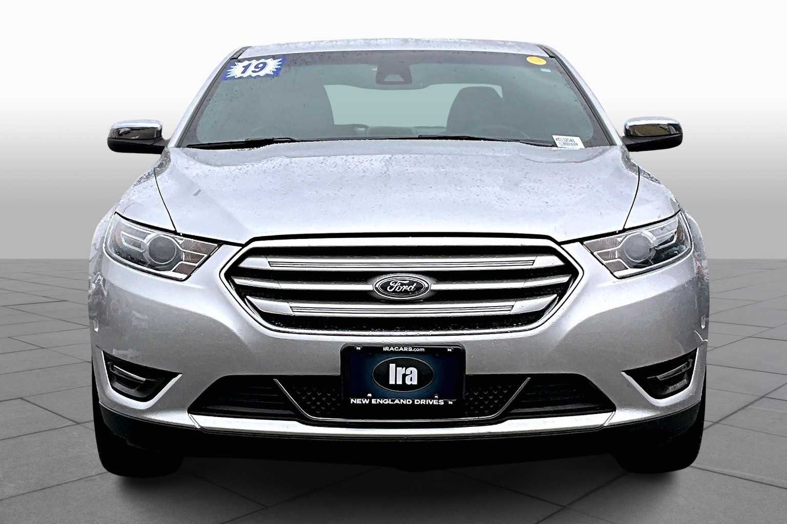 2019 Ford Taurus Limited photo 3