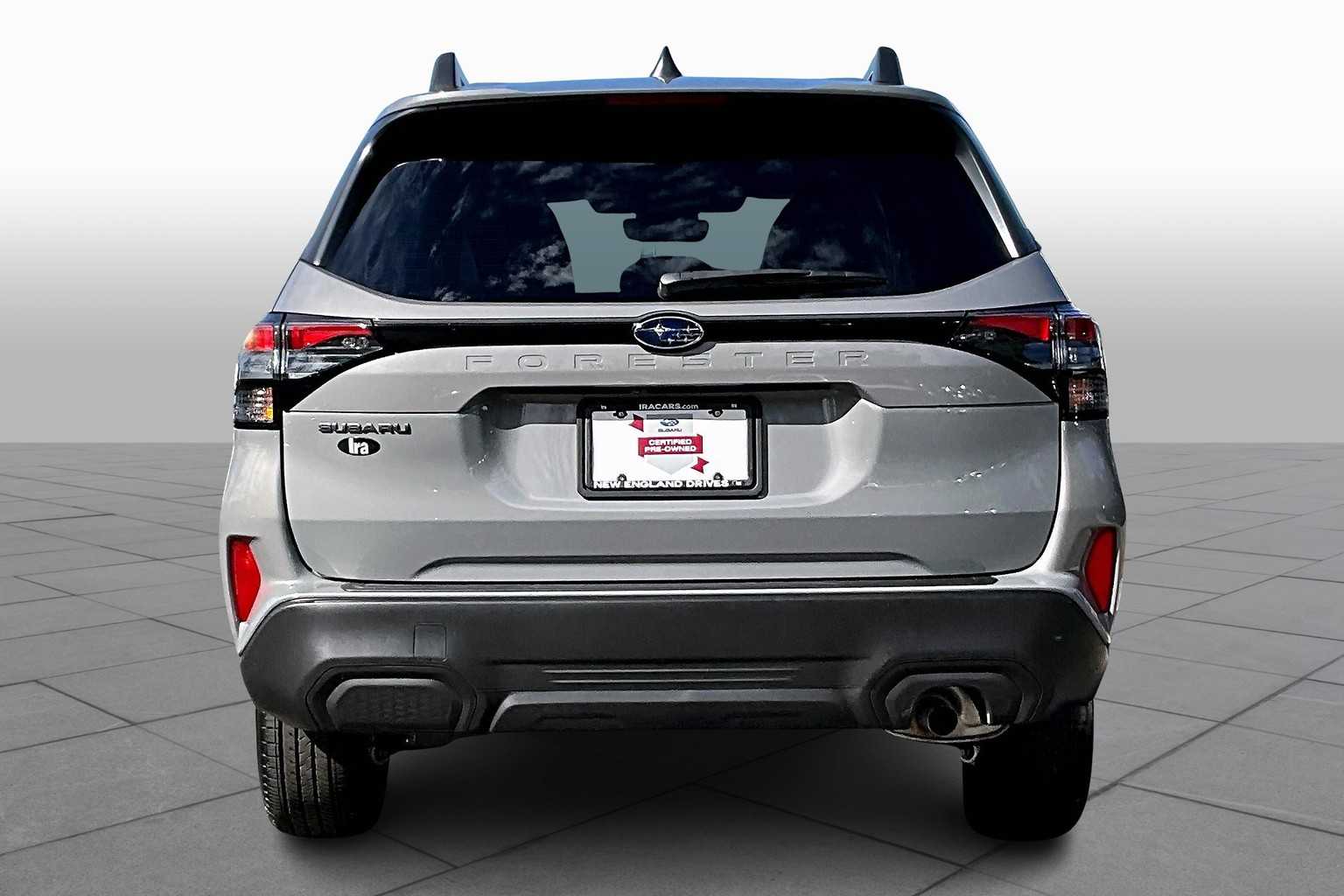 2025 Subaru Forester Premium photo 2