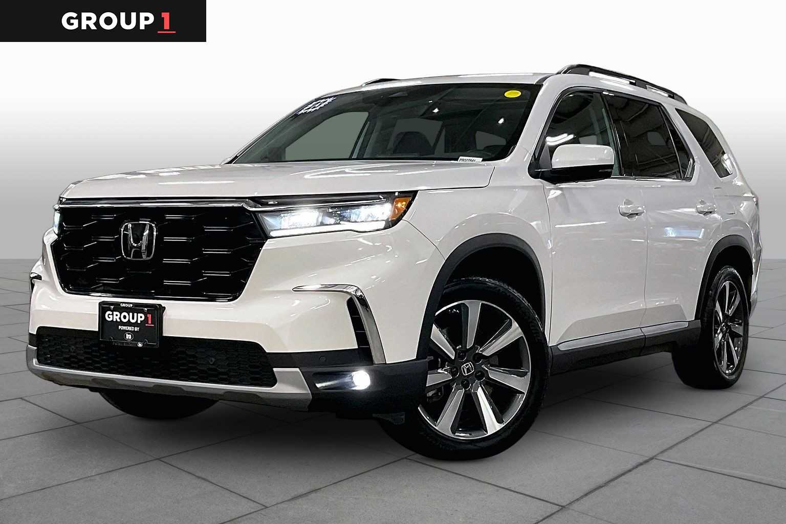 2023 Honda Pilot Touring AWD's photo