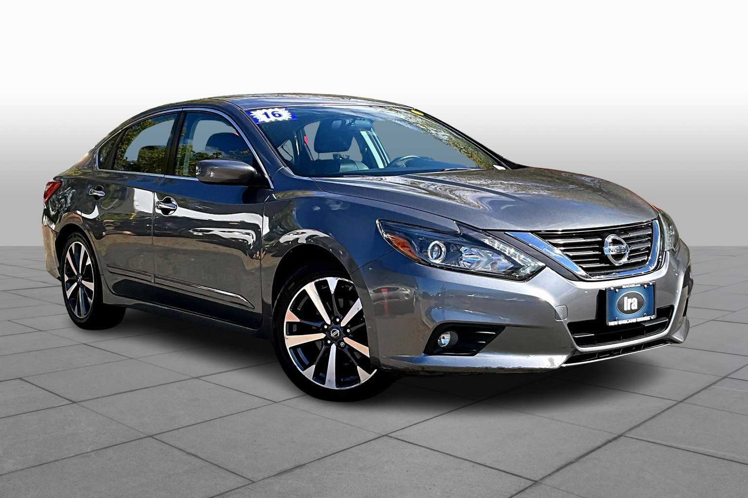 2016 Nissan Altima 3.5 SR photo 2
