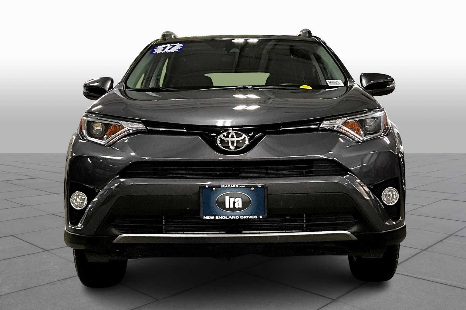 2017 Toyota RAV4 XLE photo 3